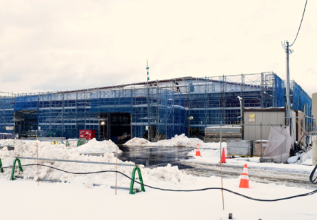 今年3月の完成を目指して建設が進む遊佐町の新庁舎