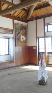 相撲部屋の本式稽古場で学童相撲大会が開かれる
