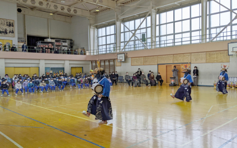 6年生がこれまでの学習の成果を堂々と披露