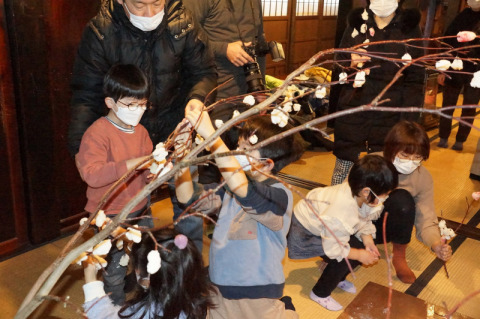 「なし団子」を作る子どもたち