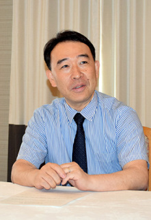 東山哲也氏