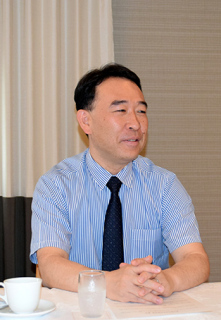 東山哲也氏