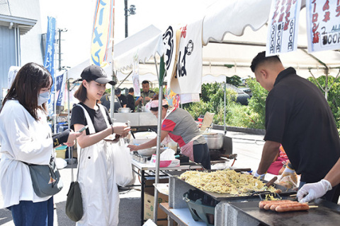 海産物をふんだんに使ったラーメンやまぜそばなどが提供された