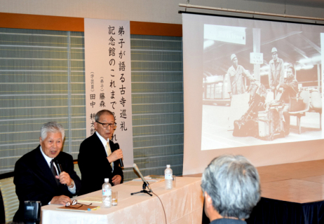 内弟子時代の思い出を語る堤さん（左）と藤森さん