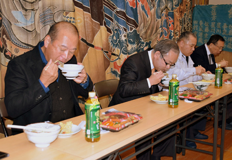 そばを味わい、歌舞伎談義に花を咲かせた楽しむ会