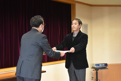 最優秀賞を受ける「記録する会」の小田さん