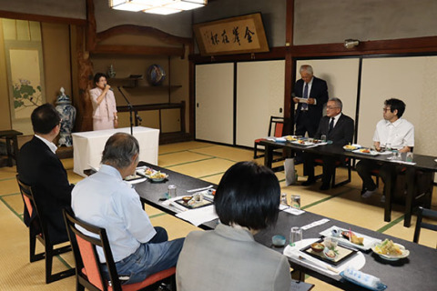 歩みを振り返り今後の発展を期したらくがき倶楽部創立60周年記念の会