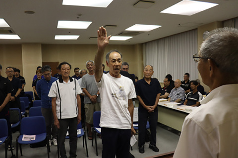 選手宣誓する阿部研さん（西郷体育協会長）