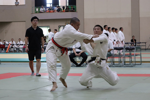 全国各地から集まった高校生が優勝を競い合ったＫａｍｉｊｉ　Ｃｕｐ＝14日、鶴岡市・羽黒高総合体育館