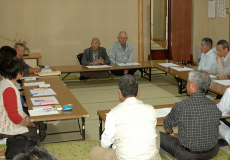 餌付け自粛を決定した愛する会の緊急理事会＝7日夜