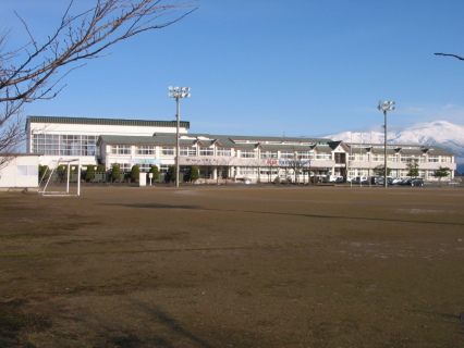 13年春にも統合が見込まれる東、中、北平田の3小学校の新校が活用する方針の平田中学校