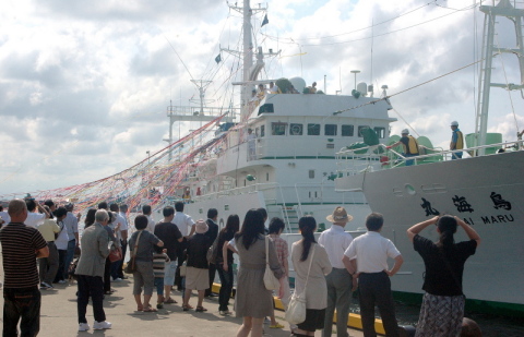 「頑張ってこい」という声が響く中、最後の航海実習に出た鳥海丸