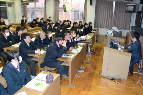 鶴岡東高の生徒たちが目の健康について学んだ