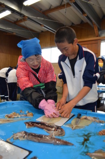 仙台市の大沢中学校の生徒たちが漁村文化を学んだ