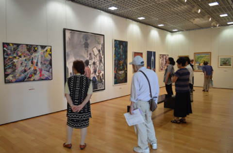 鶴岡市芸術祭のトップを切って白甕社美術展が開幕した
