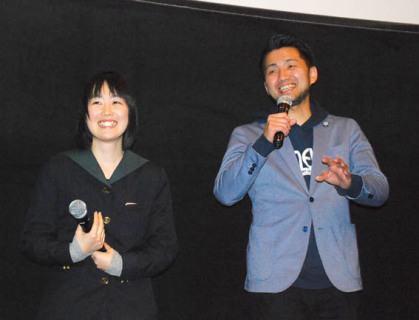 上映後にトークを行った進藤さん（左）と橋本監督