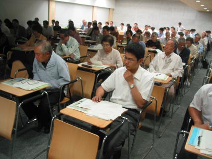 ボランティアセンター立ち上げなどについて学ぶ参加者たち