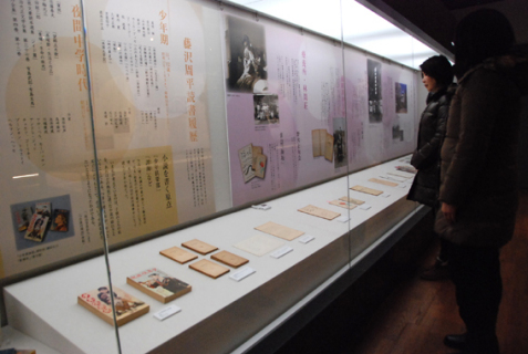 藤沢周平さんの歩みをたどり、作家としての原点に迫る生誕90年特別企画展