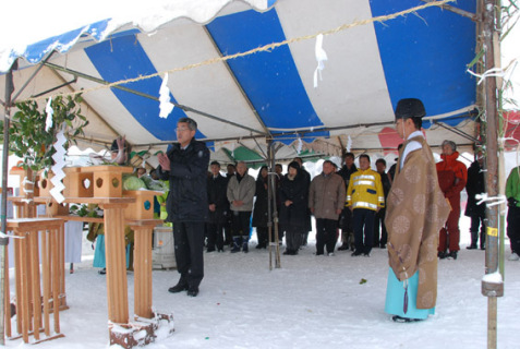 湯殿山スキー場で安全祈願祭が行われ、今シーズンの安全を祈願した