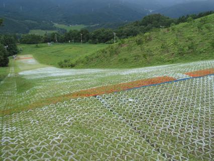 今シーズンもお目見えした松山スキー場人工ゲレンデ