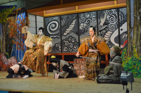 「山五十川歌舞伎」では役者たちの熱演に大きな拍手