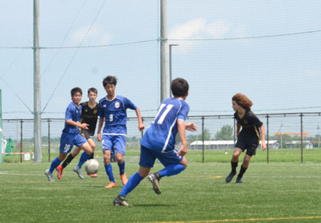 日本とアメリカの中高生がサッカーで交流を深めた