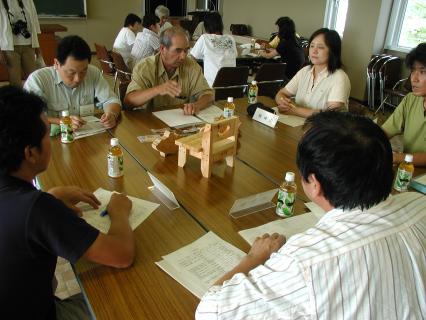 新商品開発に向け、意見を交わした相談会