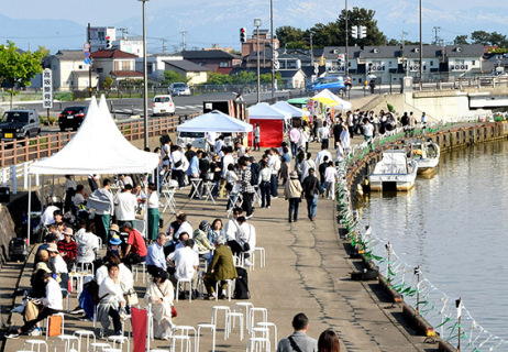 市街地のにぎわい創出に向け開かれた「山居バル」