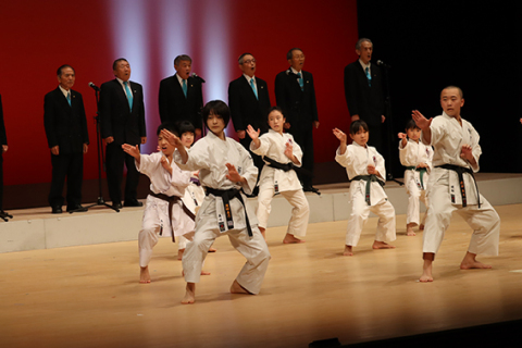 大会では子どもたちも出演した構成吟が披露された