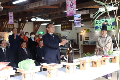 安全祈願祭でシーズン中の無事故を願った＝櫛引たらのきだいスキー場