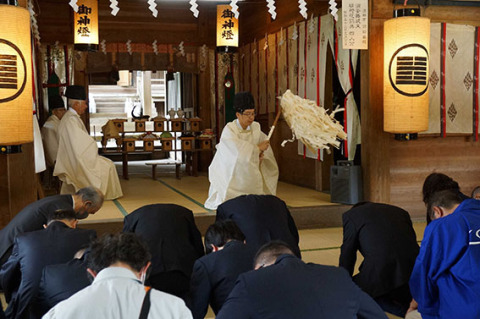 清河八郎の遺徳をしのぶ参列者ら