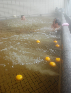 「ぽっぽの湯」で今年もゆず湯のサービス