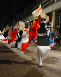 鶴岡の夏の夜を彩った「庄内はえや流し踊り」