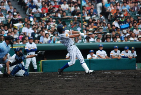 【明徳義塾―酒田南】酒田南は7回、1死で會田が左翼へソロ本塁打を放ち1点をかえした