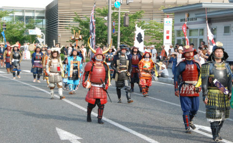 鎧武者の甲冑列などが城下町・鶴岡を堂々と練り歩いた荘内大祭