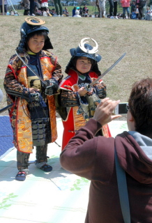 武具甲冑を身に着け、“武将”になった子供たち